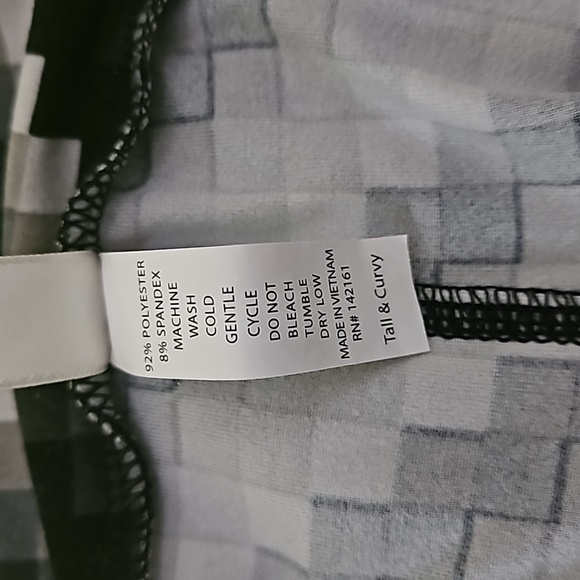 2 pair of LuLaRoe Tall & Curvy - Great Condition - Picture 5 of 11